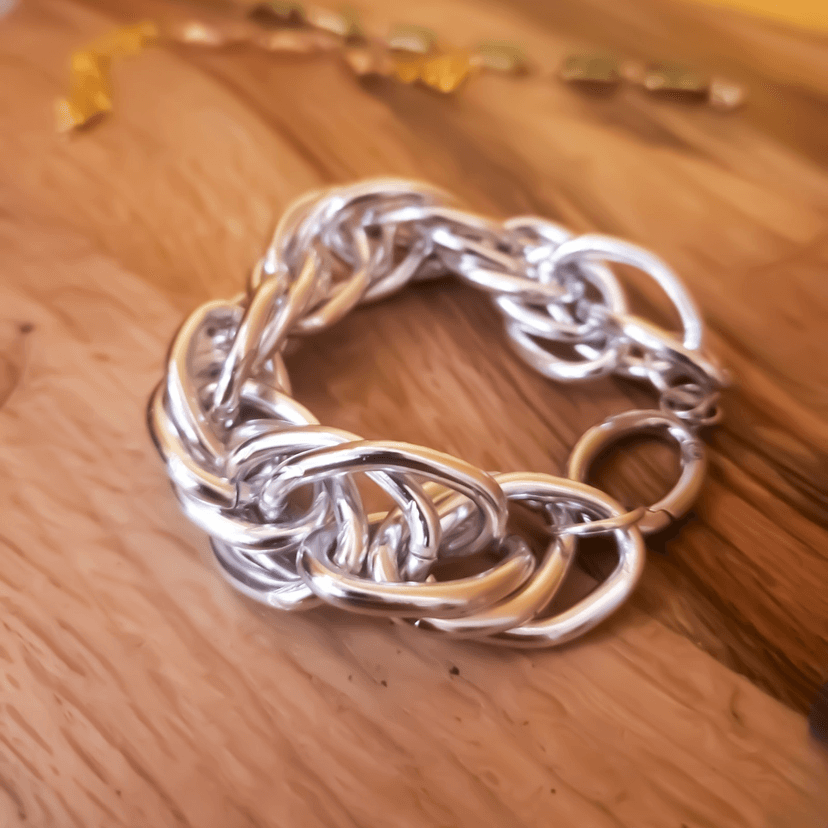 Dinamismo Elegante: Bracciale A Catena In Alluminio