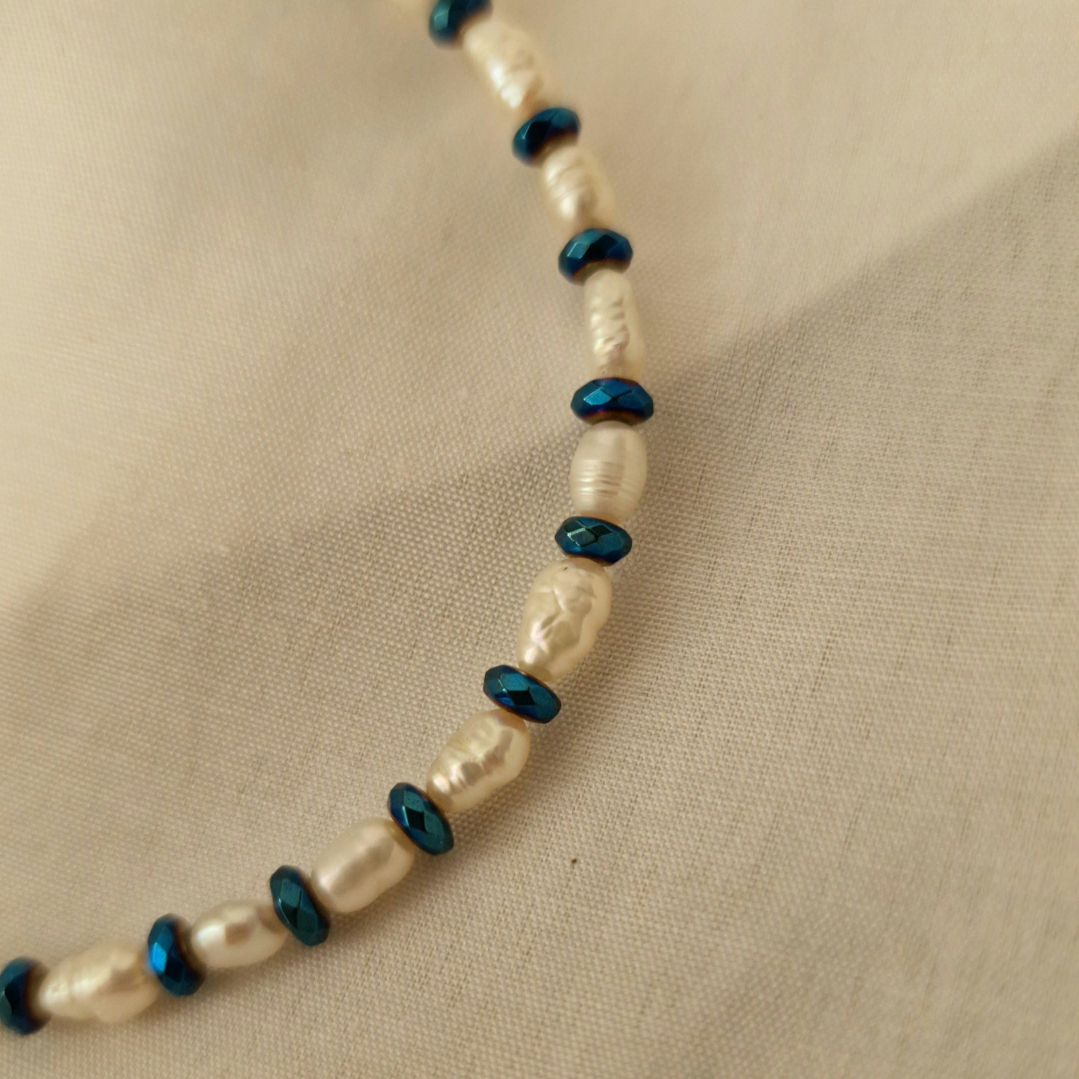 Bracciale di perle e ematite blu