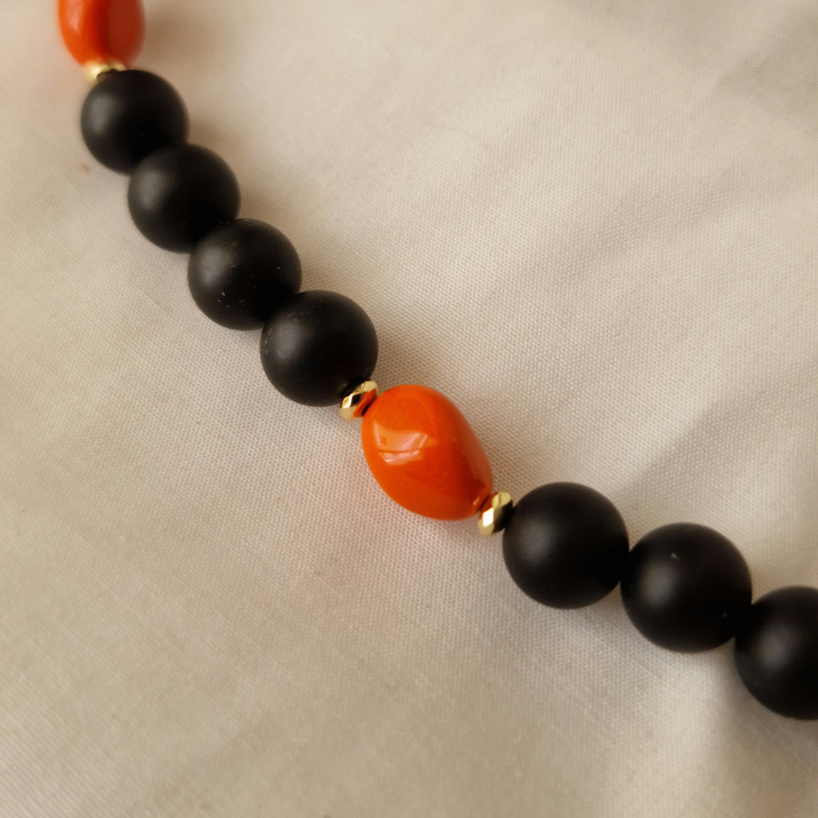 Collana agata, ematite e pasta di corallo