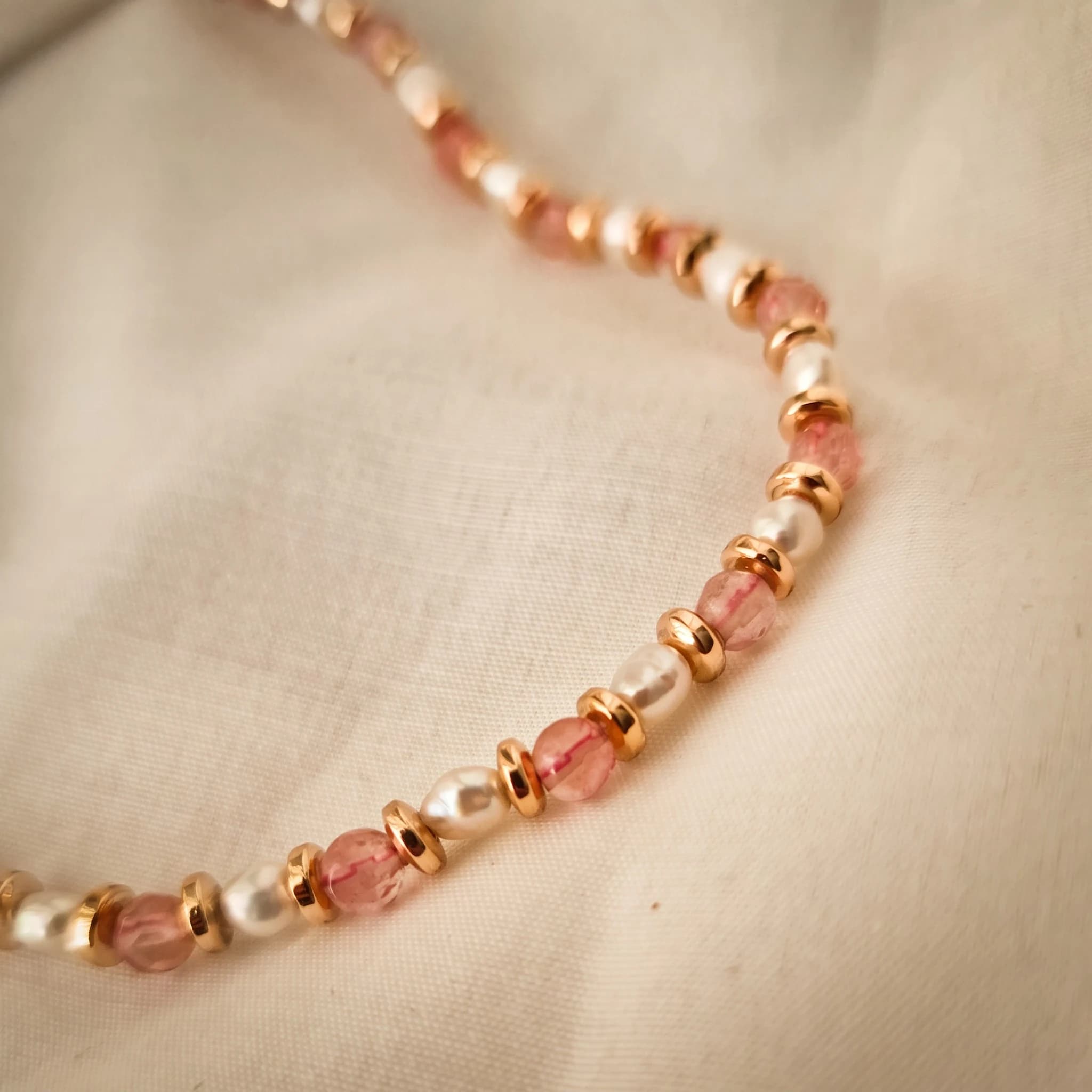 Collana Perle a chicco di riso, Quarzo ciliegia e ematite rosa — foto 3