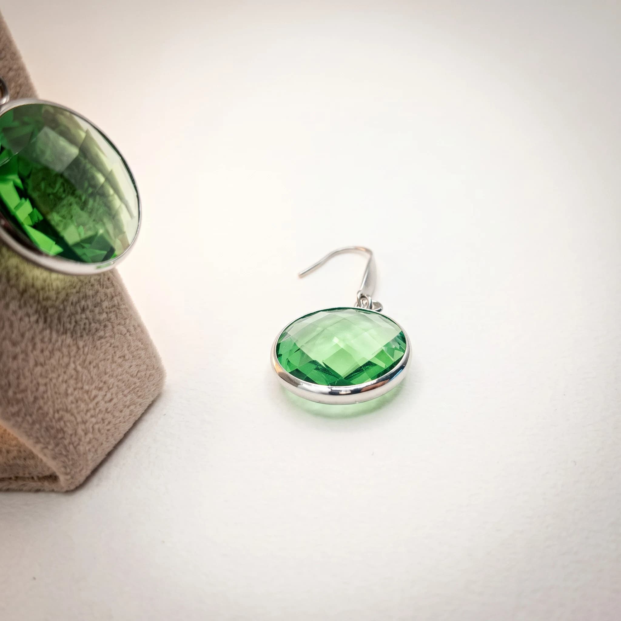 Orecchini Green Peridot: Pendenti Tondi In Vetro Cristallo — foto 3