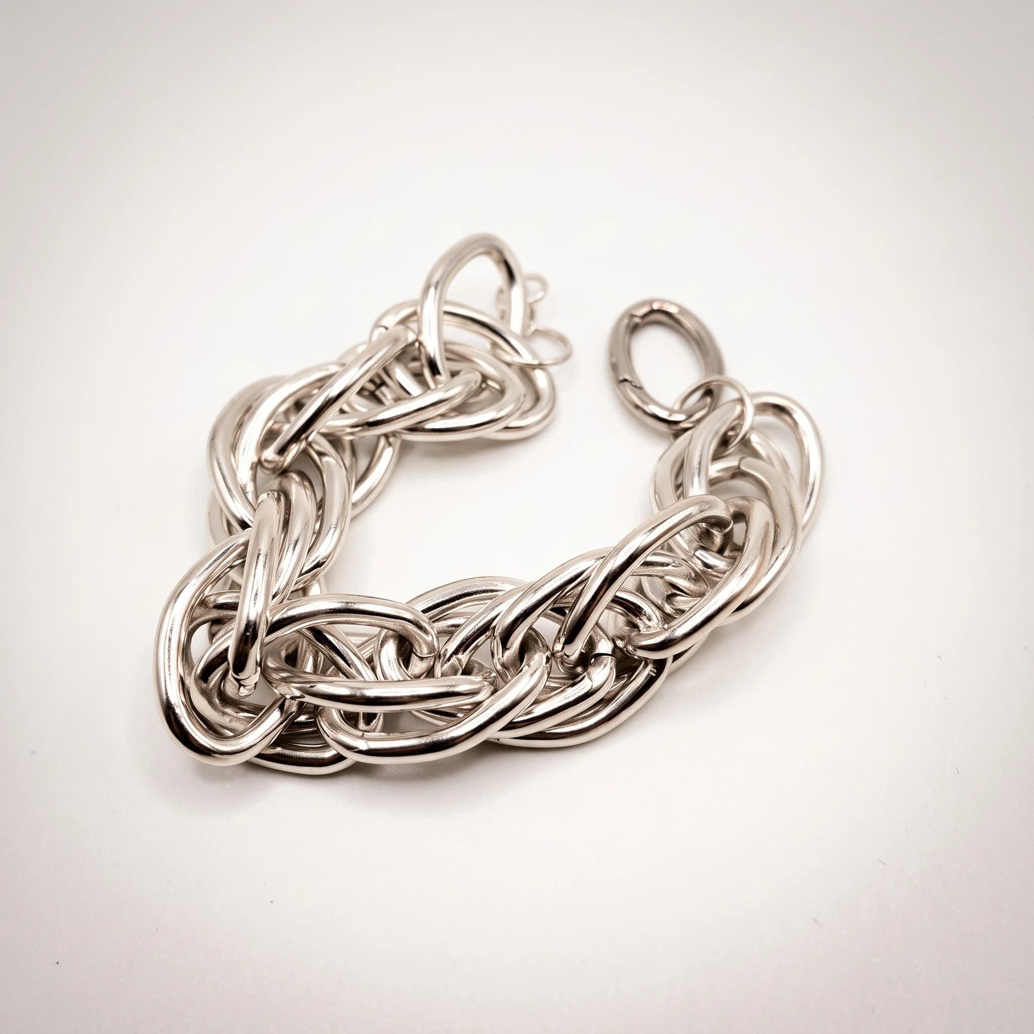 Dinamismo Elegante: Bracciale A Catena In Alluminio — foto 2