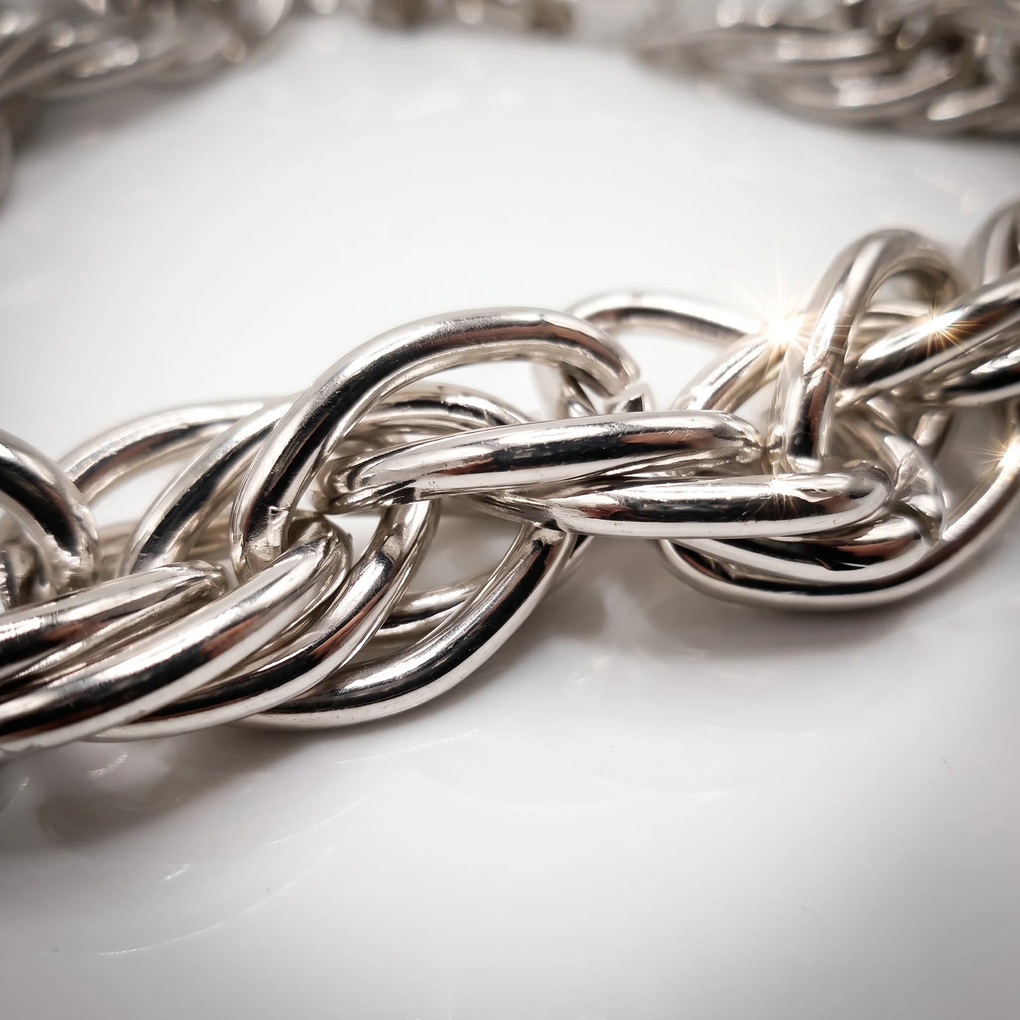 Semplicità Distinta: Collana A Catena In Alluminio — foto 4